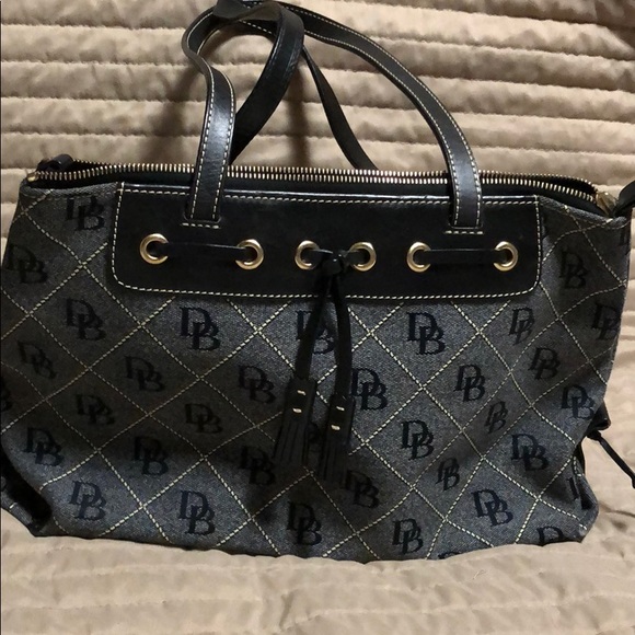Dooney & Bourke Handbags - Dooney small tote